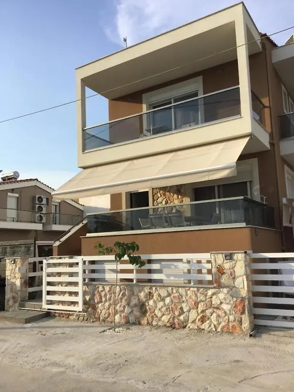 בית נופש הוילה ניקיטי Estia House M